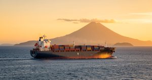 Aller à La Réunion en bateau : solutions, prix et conseils 2026